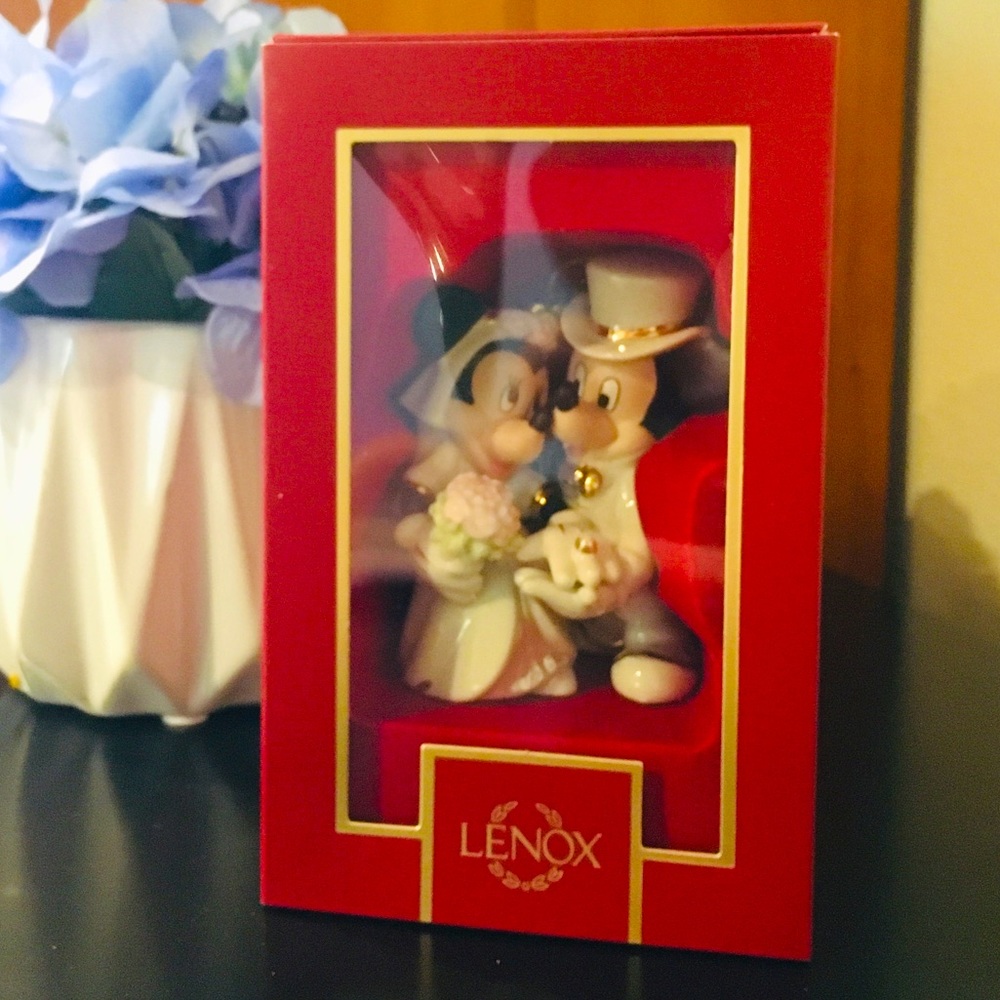 ✨ Disney Bride & Groom Mickey & Minnie Lenox Ornament “Minnie’s Dream Wedding” ✨